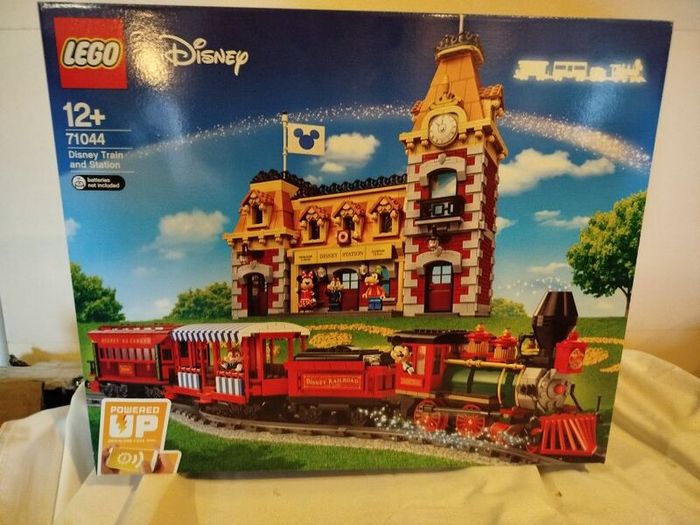 Lego 71044 Disney Train and Station