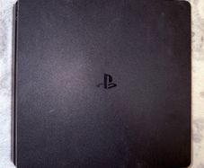 PlayStation 4 Slim - 500GB - Black