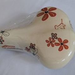 Women bike saddle