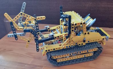 LEGO Techic Bulldozer (Set No. 42028)