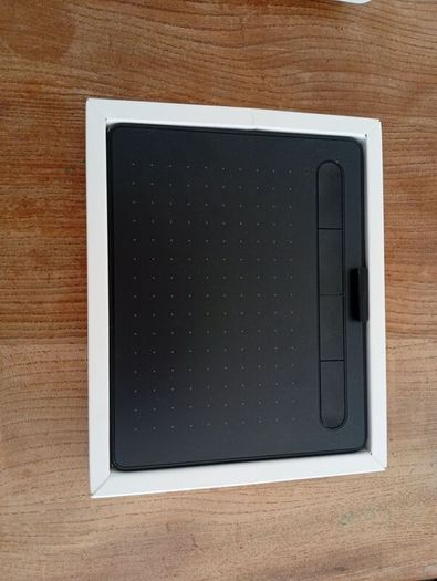 Wacom Intuos Graphics Tablet