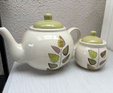 tea pot & sugar bowl