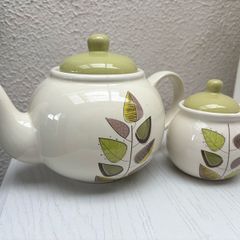 tea pot & sugar bowl