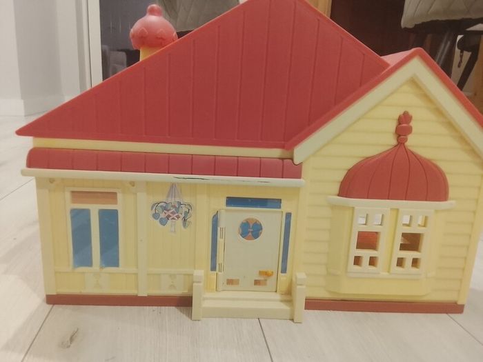 Bluey house and accessories