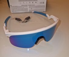 oakley sun glasses.