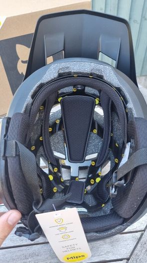 fox dropframe bike helmet