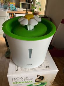 Catit  flower fountain , water fountain