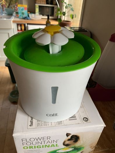 Catit  flower fountain , water fountain