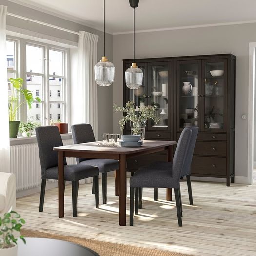 Extendable kitchen table