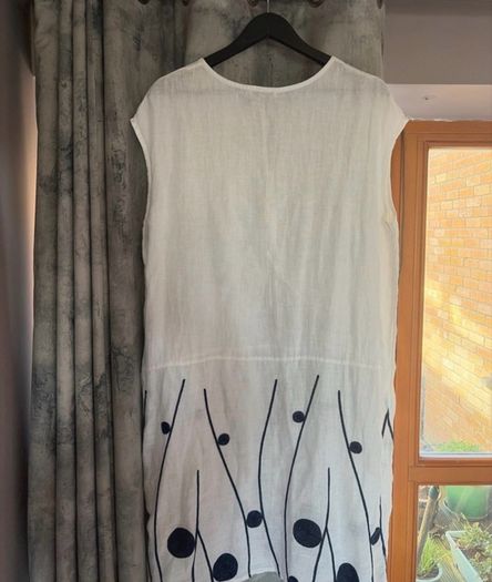 Italian 100% linen dress - Size 16 - Summer staple!!