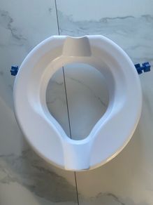 Toilet seat riser