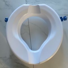 Toilet seat riser