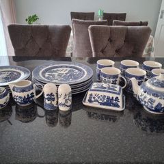 Dinner Set - Blue Willow - BNWT RRP 250