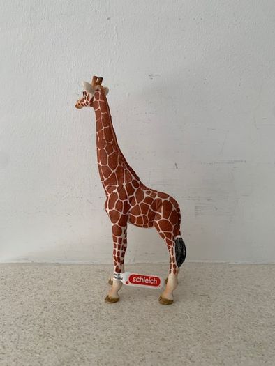 Schleich Giraffe NEW