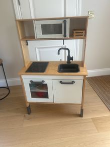 Play kitchen