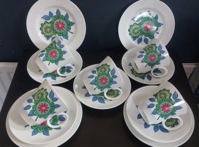 Fabulous Vintage China Set of Four Trios by the Royal Grafton Fine Bone China in Cool Vintage Retro 70s Floral Pattern, Plus a Fifth Duo