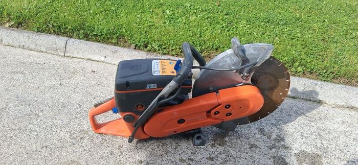 Husquvarna con saw