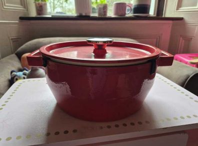 Brand New Cast Iron Casserole Pot 24cm, Dutch Oven, Unused in Box