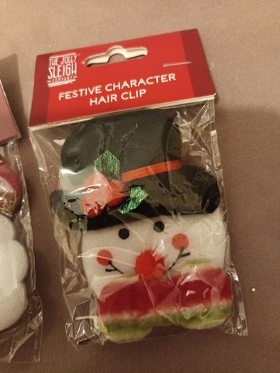 2 packs x festive hairclips