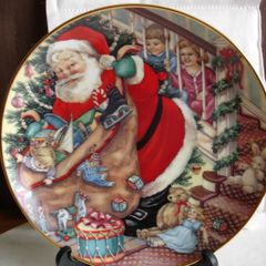 Santa's Here! Princess House Inc 1997 Collectors Plate 8 Inches