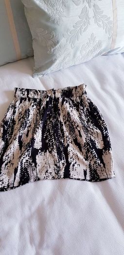 H&M Divided Mini Skirt - Size 8