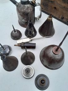 12 vintage oil cans
