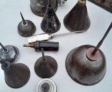 12 vintage oil cans