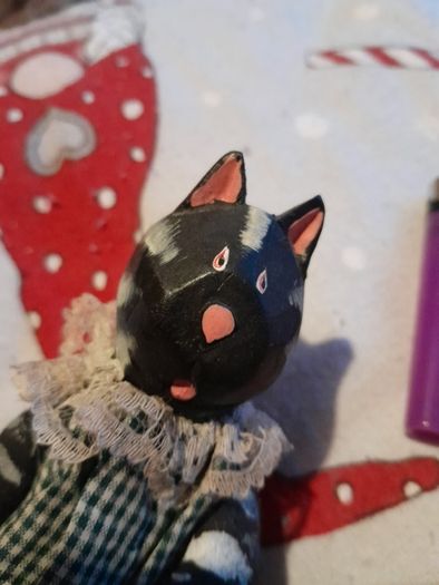 Sitting cat ornaments