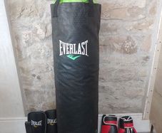 70lb 4 feet punch bag with gloves shin pads