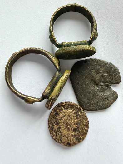 Rare Ancient Roman & Byzantine Bronze Collection - 2 Signet Rings & 2 Coins (4-Piece Lot)