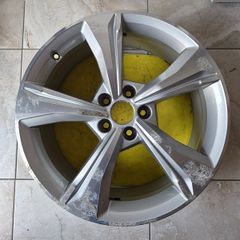 1 x Genuine Audi 19'' Alloy - Delivery