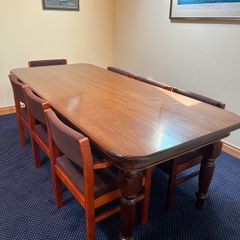 Set of 8 Matching Boardroom/Dining Chairs