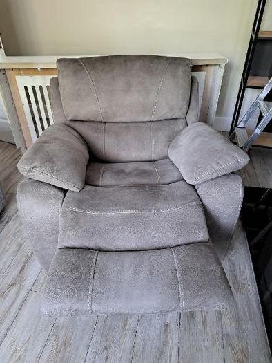 Recliner armchair