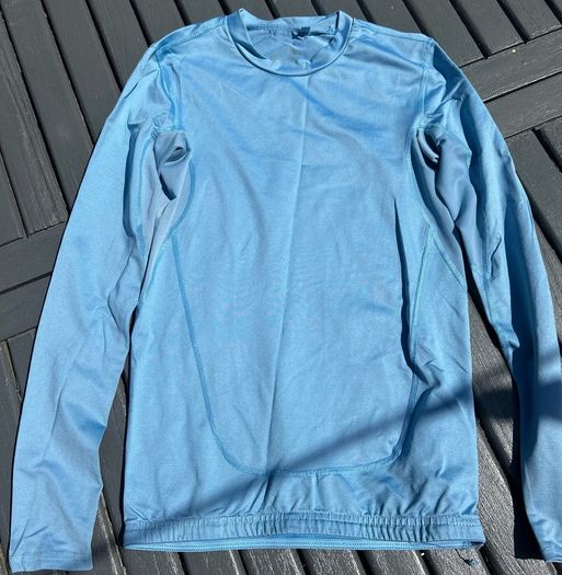 Bundle x 3 Body under armour sports tops - size youth approx age 9-11 yrs