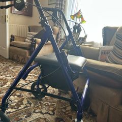 walking aid with seat