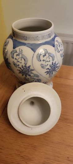 Blue and White Porcelain Ceramic Temple Jar Vase Chinoiserie Flower Garden