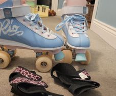 As new Rio roller skates Size 6 and wrist guards