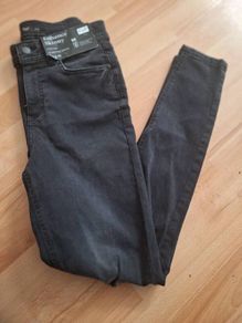 Jeans/Mid Rise Skinny Jeans .. Size 8 UK..36 EU