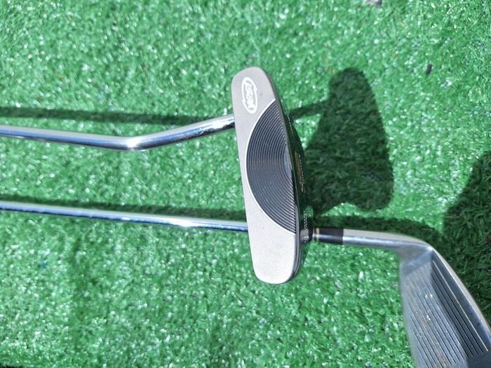 Golf clubs. Titleist set