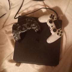 playstation 4 games and 2 controllers