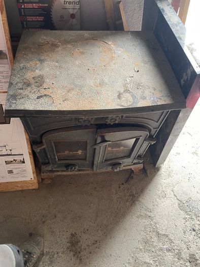 Solid fuel Cast iron stove