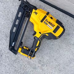 DeWalt DCN692 18V XR Brushless Framing Nailer
