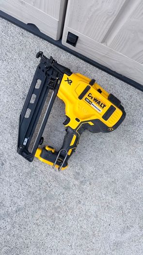 DeWalt DCN692 18V XR Brushless Framing Nailer