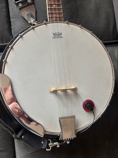 Tenor Banjo with plug in