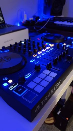 Native Instruments Traktor Kontrol S3 DJ Controller Excellent Condition