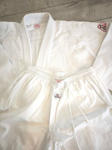 Adult judo suit