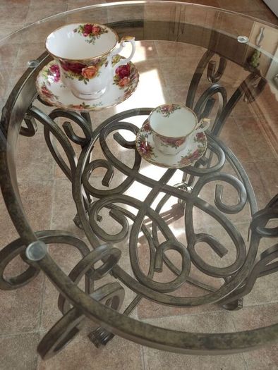 small glass top table like new.