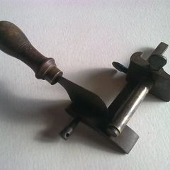 Old saddle makers plough gauge