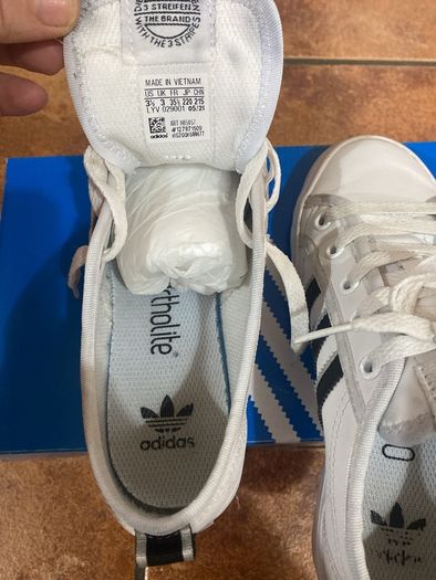 Adidas boys runners white size 3