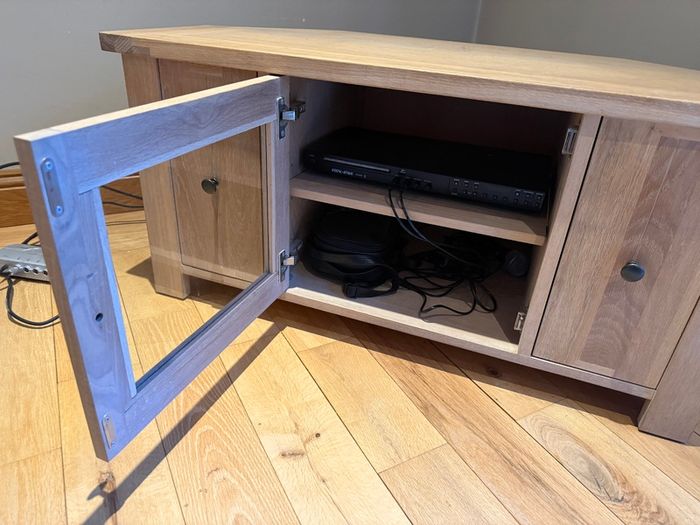 Solid Oak Corner TV Unit / Media Cabinet  Excellent Condition